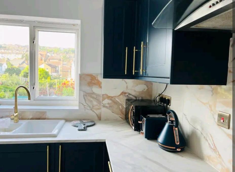 Modern 2 Bedroom Flat By Dover Port, Castle& Sea! Экстерьер фото